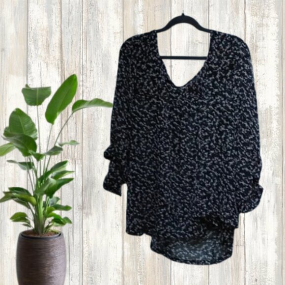Jessica Simpson plus size 3x black with flower pattern 1/2 tab sleeves blouse - Picture 1 of 9